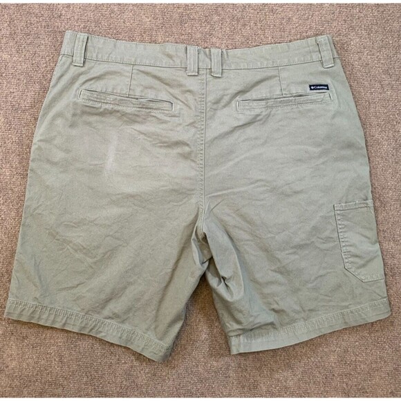 Columbia Chino Shorts‎ Mens 38x10 Flat Front Canvas Hiking Camping Outdoors - Picture 2 of 9